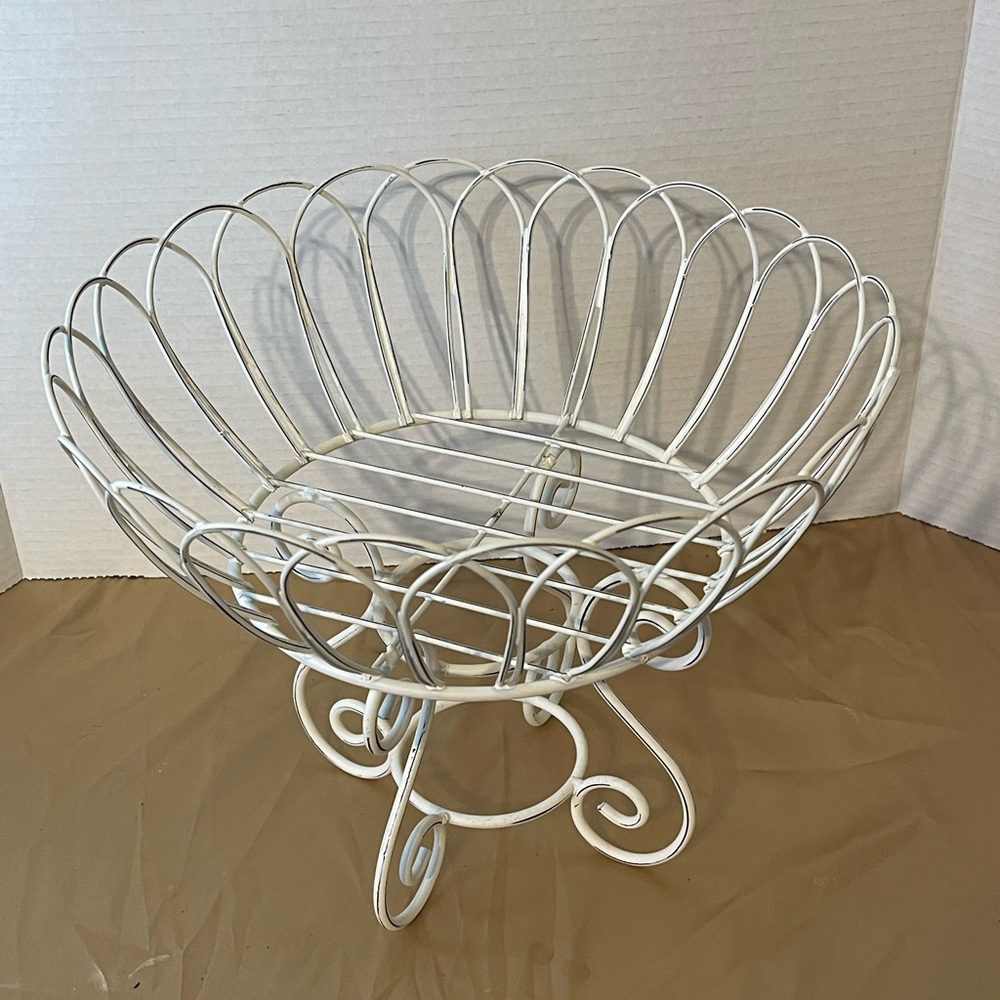 Decorative White Metal Wire Fruit Bowl Pedestal - Picture 2 of 5